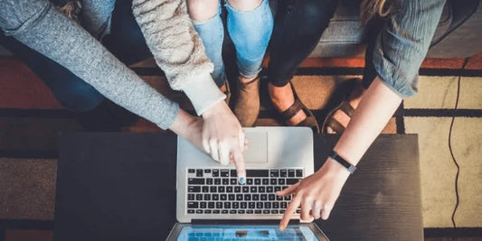 Balancing the Books: How a Virtual Finance Mentor Can Boost Your Grades